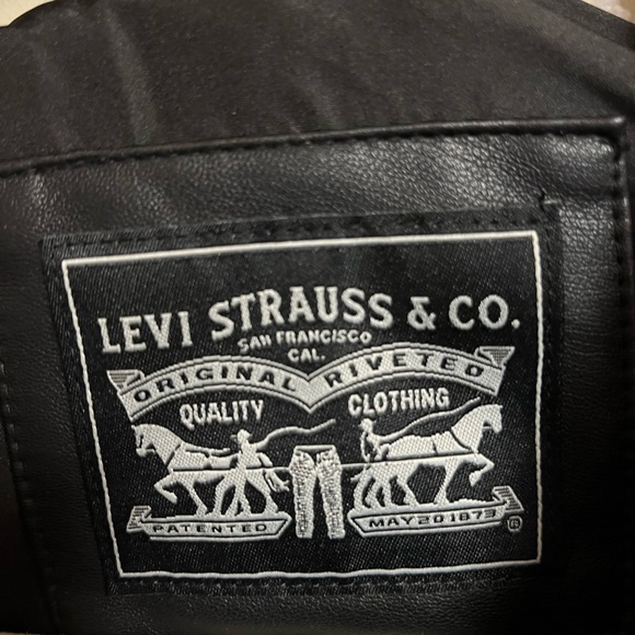Levi Strauss Women’s Puffer Jacket - Picture 4 of 8